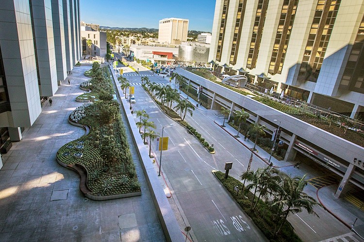 The Healing Gardens are situated on top of Cedars-Sinai’s north and south parking garage roofs.