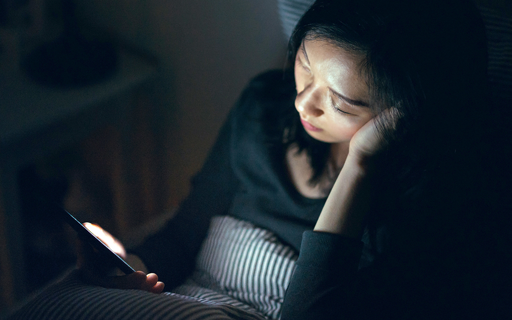 sleep myths, blue light, screen time, getting to bed