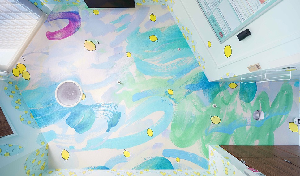 Flying lemons appear to zoom through a swirling sky in artist Laura Owens' wallpaper. Courtesy the artist; Gavin Brown’s enterprise, New York, Rome; Sadie Coles HQ, London; and Galerie Gisela Capitain, Cologne. Photography © Edmund Barr