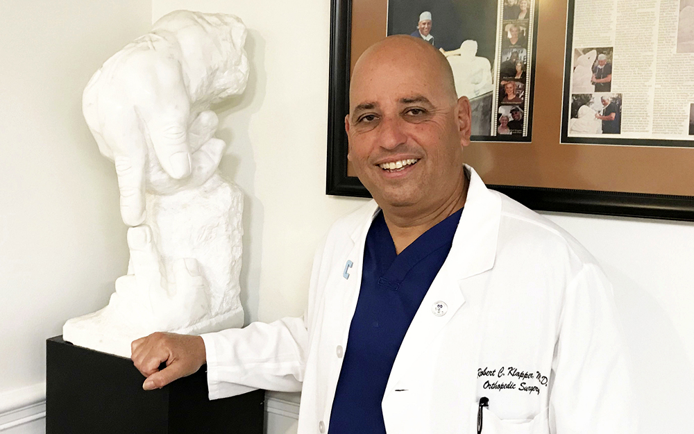 Cedars-Sinai orthopaedic surgeon Robert Klapper, MD