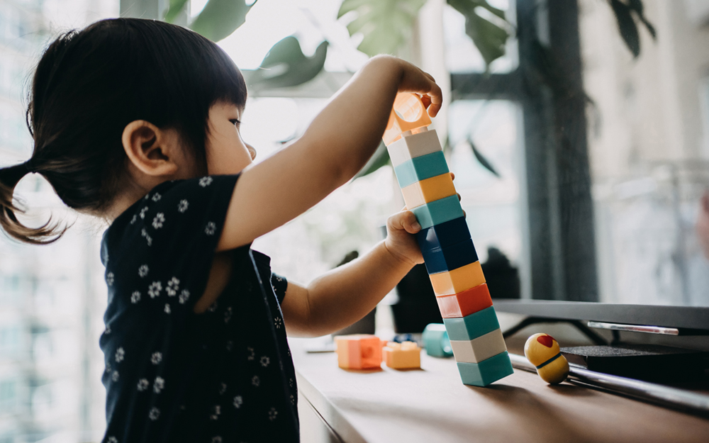 A young chile playing with blocks during the Covid-19 pandemic