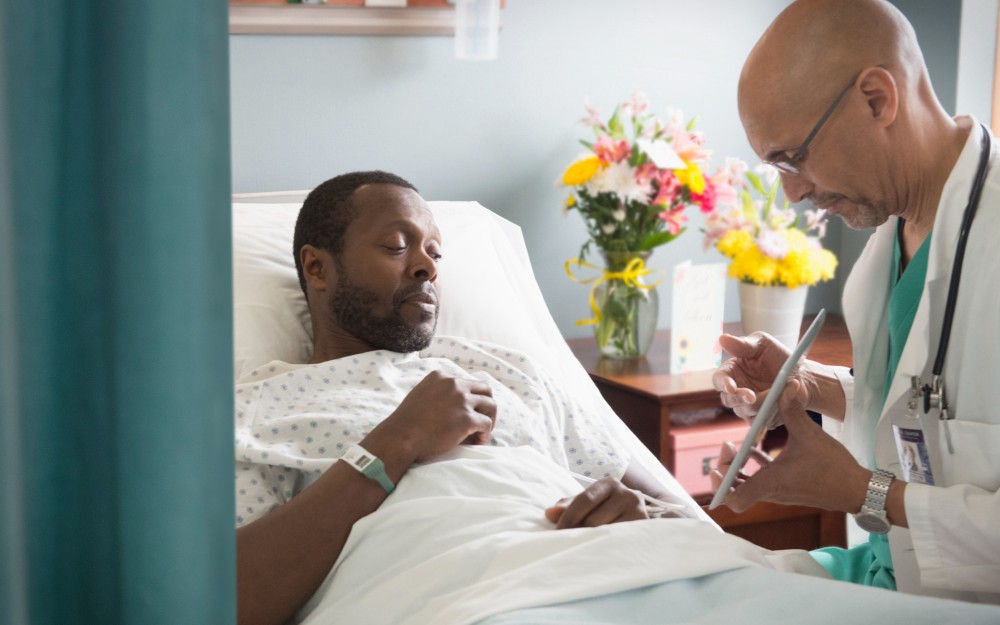 A doctor screens a patient for cognitive impairment.