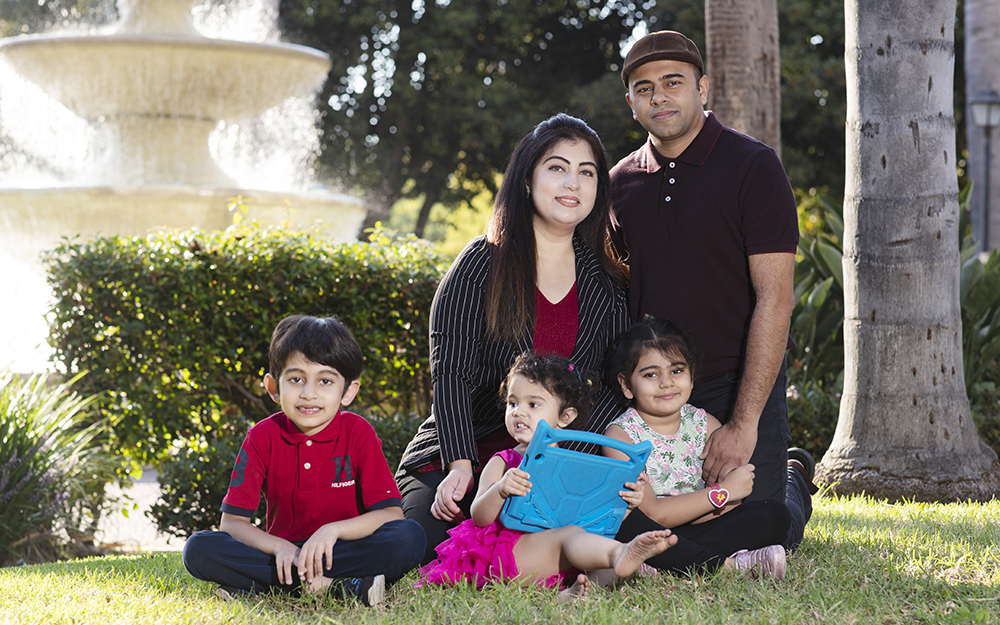 Family portrait of Sehrish Javed with her husband and 3 children.