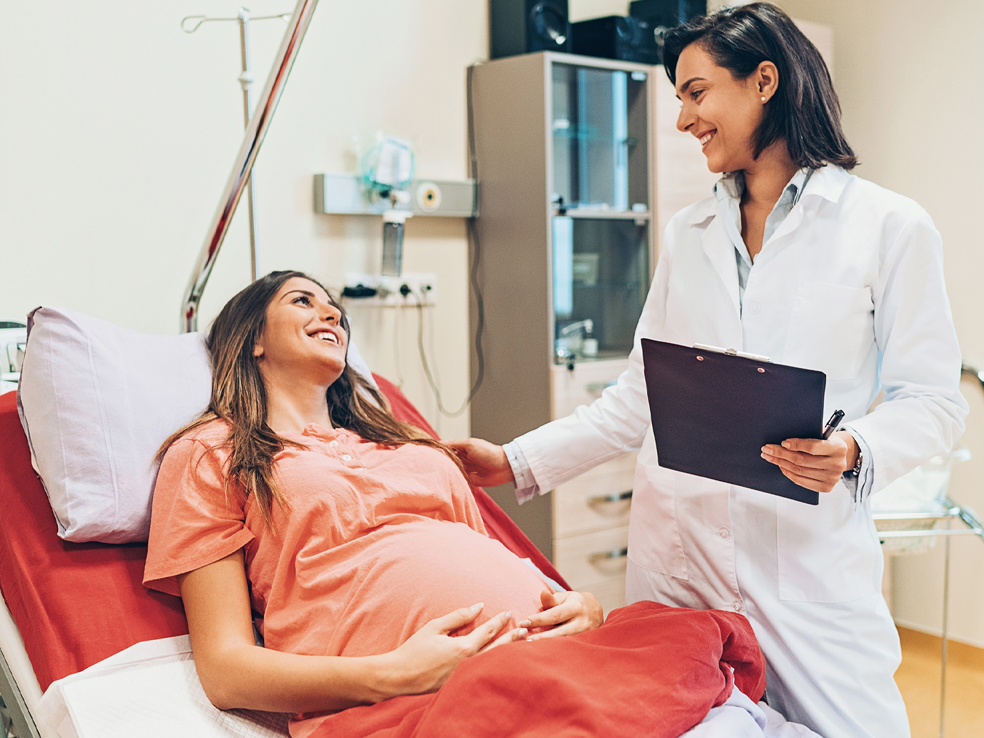 https://www.cedars-sinai.org/content/dam/cedars-sinai/programs-and-services/obgyn/maternity/labor-and-delivery-dt-2x.jpg